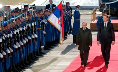 Serbisë do t’i bllokohet procesi anëtarësimit në BE nëse Vuçiq merr pjesë në paradën e organizuar nga Putini
