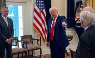 Pasi pauzoi tarifat, Trump: Ky njeri fitoi 2.5 miliardë dollarë, ky tjetri 900 milionë