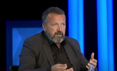 Hoxha: Zgjedhjet e reja nuk do ta zgjidhnin krizën politike, koalicioni i ‘zemrave dhe trimave’ mes LVV-PDK është zgjidhja