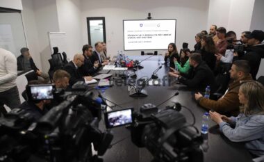 AGK-ja dënon mungesën e transparencës nga ZRRE-ja, mirëpret organizimin e gazetarëve