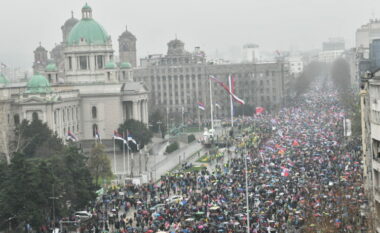 Studentët e të gjitha universiteteve në Serbi kërkojnë shpalljen e zgjedhjeve të jashtëzakonshme parlamentare