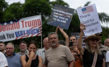 Trump shpjegon pse u dha statusin e refugjatit afrikano-jugorëve të bardhë