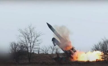 Inteligjenca mbrojtëse ukrainase publikon pamjet e sistemit raketor S-200 duke goditur rusët