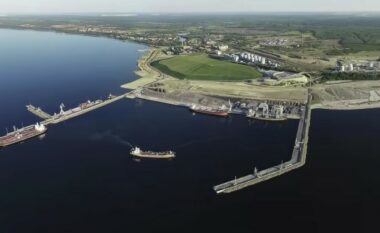 Rusia ndalon për herë të parë një anije cisternë që lundronte nga Estonia
