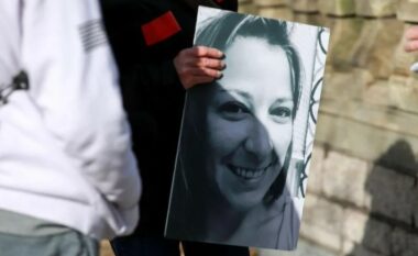 SHBA-të do t’i paguajnë 5 milionë dollarë familjes së Ashli ​​Babbitt, pjesëmarrëse në trazirat e 6 janarit që u qëllua për vdekje