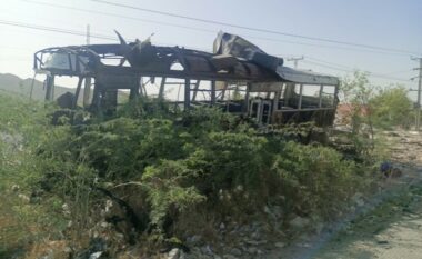 Sulm kamikaz në një autobus të nxënësve në Pakistan, vriten katër fëmijë