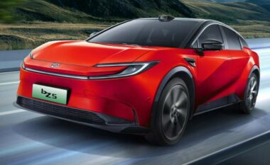 Toyota lanson SUV-in elektrik me gjysmën e çmimit të Teslës