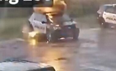 Kamerat e sigurisë regjistrojnë momentin kur rrufeja godet direkt veturën e policisë në Oklahoma