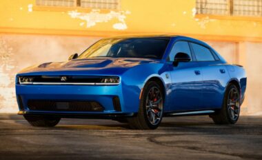 Dodge prezanton limuzinën elektrike Charger Daytona