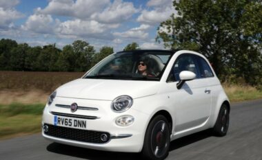Pronarja e një Fiat 500 zbulon një hapësirë sekrete brenda kabinës për ruajtjen e gjësendeve