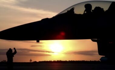 Holanda dërgoi grupin e fundit të aeroplanëve luftarakë F-16 në Ukrainë