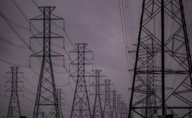 Më shumë se 200,000 shtëpi mbeten pa energji elektrike në Teksas