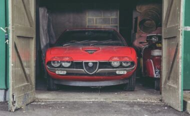 Për shumë vite qëndroi në garazh, një Alfa Romeo Montreal e vitit 1972 po shitet për 55 mijë euro – ka vetëm 59 mijë milje të kaluara