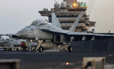 Një tjetër aeroplan luftarak i marinës amerikane bie në det nga aeroplanmbajtësja Truman