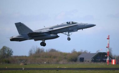 Rrëzohet një aeroplan ushtarak në Finlandë, katapultohet piloti