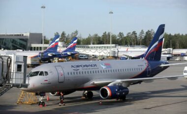 Situatë kaotike, mbi 60 mijë pasagjerë mbesin të ‘ngujuar’ nëpër aeroportet e Rusisë si pasojë e sulmeve me dronë