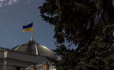 Vendim historik, Parlamenti i Ukrainës ratifikon marrëveshjen për mineralet me SHBA-në