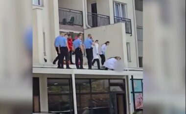 Një grua vdes pasi bie nga ndërtesa në Fushë Kosovë, policia jep detaje