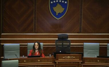 Deputetja e PDK-së kritikon bllokadën në Kuvend: Udhëheqësi i seancave nuk po respekton Kushtetutën