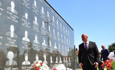 Haradinaj homazhe në Qyshk, Pavlan, Zahaq dhe Llabjan: Krimet e Serbisë nuk harrohen e as nuk falen