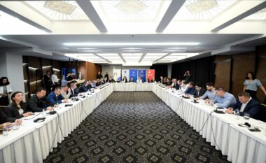Rizvanolli kritikon OEK-un për përhapje paniku dhe mbrojtje të interesave të një përqindëshit të bizneseve
