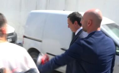 AGK dënon pengimin e gazetarit Godanci nga mbrojtja e afërt e kryeministrit në detyrë, Kurti