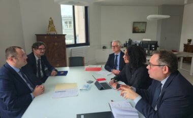 Ismaili pritet në Paris nga drejtues të lartë të Bankës së Francës dhe nënshkruan marrëveshje bashkëpunimi