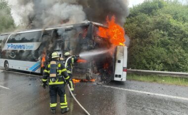 Autobusi i “Pranvera Travel” merr flakë në Dortmund, flet pronari: Nuk ka të lënduar, vlera e dëmit rreth 140 mijë euro