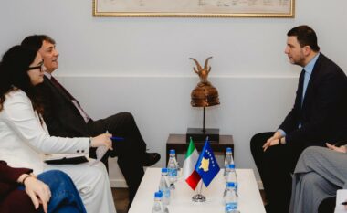Krasniqi takon Ambasadorin e Italisë, diskutojnë për situatën politike