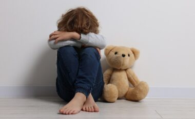 Gjashtë deklarata nga fëmijët që prindërit nuk duhet t’i injorojnë