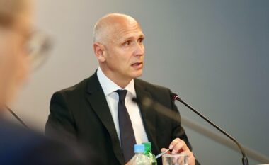 Dinjiteti në punë në epokën e ndryshimeve të mëdha