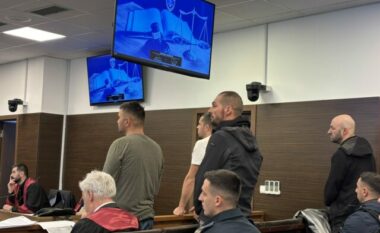 Lirohen nga paraburgimi katër serbët që u arrestuan për armëmbajtje pa leje muajin e kaluar në Gjakovë