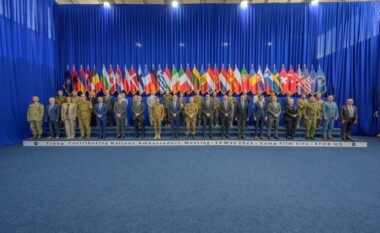 Komandanti i KFOR-it takon ambasadorët e vendeve kontribuese, diskutohen çështjet e sigurisë në rajon