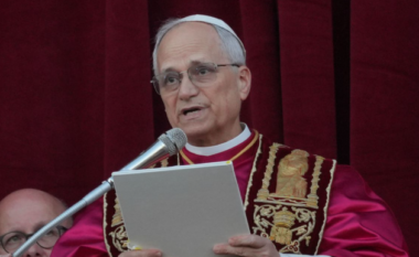 Papa Leo XIV mbajti fjalimin e parë: Duhet të jemi një kishë që ndërton ura