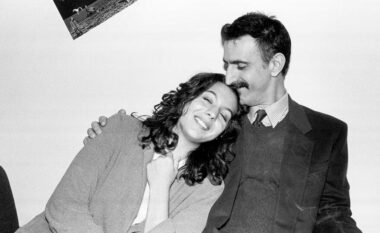Moon Unit Zappa për fëmijërinë me babanë e çuditshëm Frank