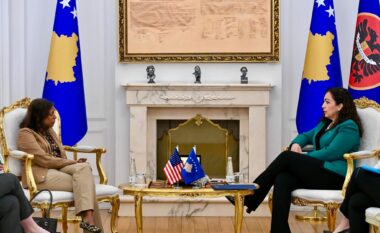 Para takimit me liderët partiakë, presidentja Osmani takon të Ngarkuarën me Punë në Ambasadën Amerikane