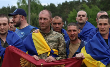 Ukraina dhe Rusia shkëmbejnë mbi 600 të burgosur