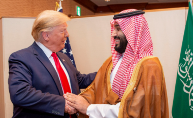Trump mbërrin në Arabinë Saudite, pritet nga princi i kurorës