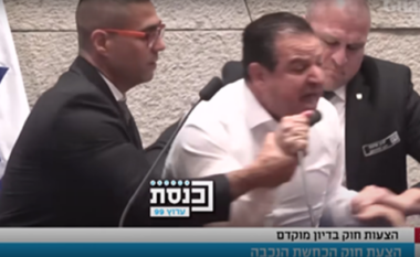 Politikani izraelit largohet me forcë nga parlamenti pasi foli për krimet në Gaza