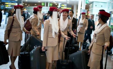 “Super shpërblim” nga Emirates – ‘22 javë pagë bonus’ për stafin, pas vitit më fitimprurës të kompanisë
