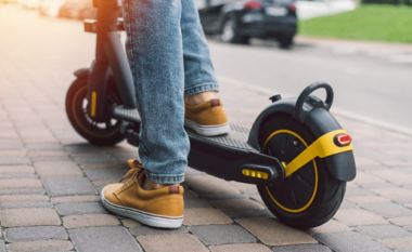 Trotinetët elektrik ndalohen të voziten në trotuar në Denver
