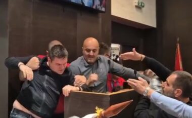 Kaos në Kuvendin e Kralevës, sigurimi rrah këshilltarët e opozitës