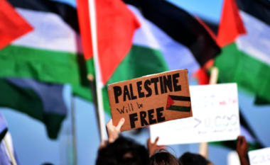 Marshim historik në Londër, mbi 600 mijë njerëz kërkojnë fundin e spastrimit etnik në Gaza – mbushen rrugët me njerëz