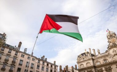 Franca ‘e vendosur’ për të njohur shtetin palestinez – reagon ashpër ndaj veprimeve të fundit të Izraelit në Gaza