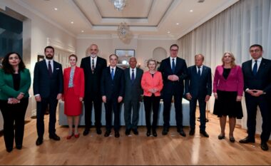 Von der Leyen publikon foton me liderët e Ballkanit Perëndimor në Tiranë: Ne ndajmë një kontinent