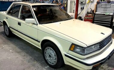 Kjo Nissan Maxima e vitit 1985 që është më “tërheqëse” nga ç’ka mund të paramendohej – është vënë në shitje për 12,900 dollarë