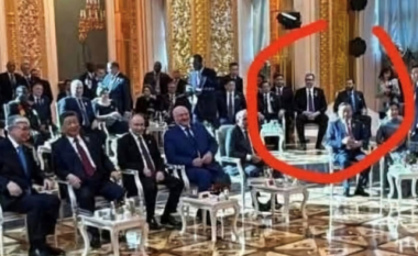Politikani serb publikoi imazhe: Vuçiq është ulur në rreshtin e fundit pas shefit të tij, Putin