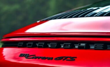 Një gërvishtje e vogël e Porsche 911 kushtoi plot 11,000 dollarë