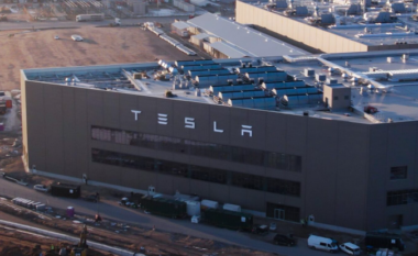 Tesla po zgjeron fabrikën në afërsi të Berlinit