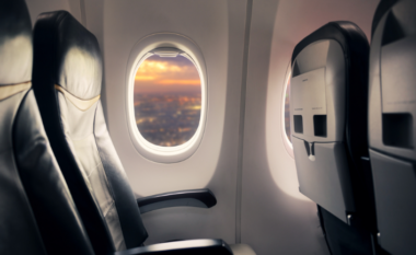 Frikë nga turbulencat? Ja vendi që duhet shmangur në aeroplan, sipas një stjuardeseje
